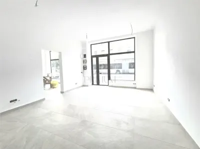Spatiu comercial renovat cu vitrina - Semicentral - Timisoara