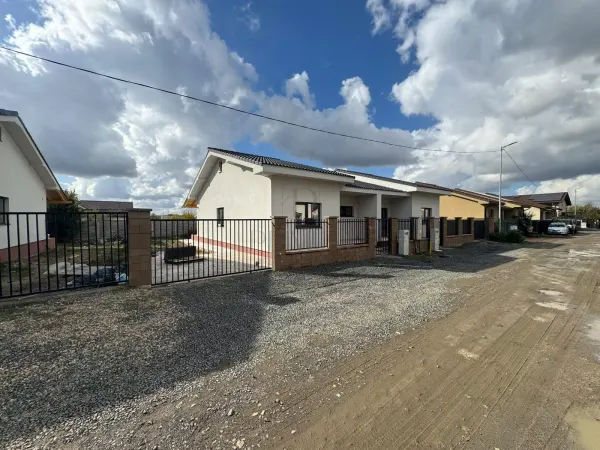 Casă 3 camere Moșnița Veche - poza 2