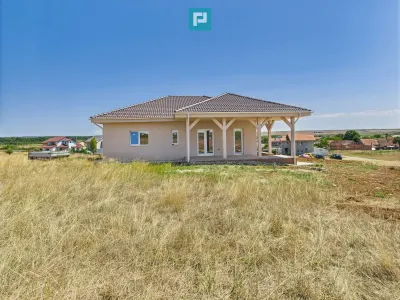 Casă 3 camere Pischia - poza 32