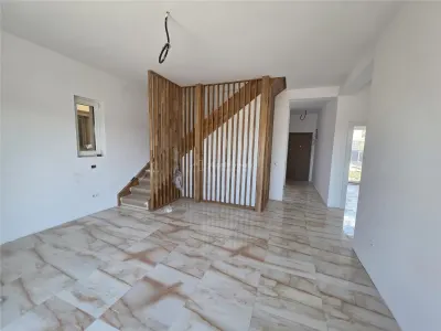 Casă 5 camere Tunari - poza 2