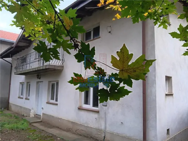Casă 4 camere Paun - poza 1