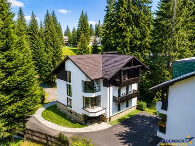 Colt de rai in Poiana Brasov: Rezidential/Pensiune amenajata, gata de preluare - Brasov