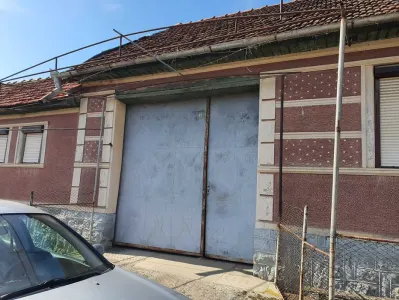 Vand o casa veche nerenovat in sat Petrani, com.Pocola, jud.Bh - Petrani