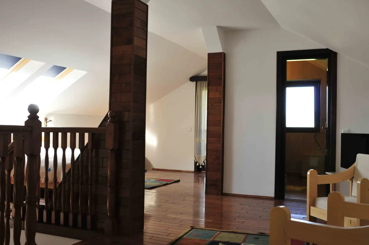 Casă 9 camere Dobreni - poza 2