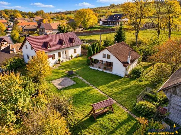Casă 8 camere Padureni - poza 1