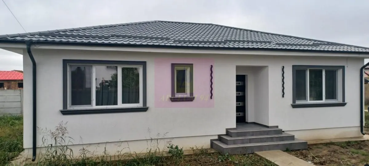 Casă 4 camere Sabareni - poza 1