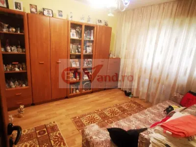 De vanzare apartament cu 3 camere Mazepa 1, BR-uri, etaj 4/10, 98.000 E - Galati