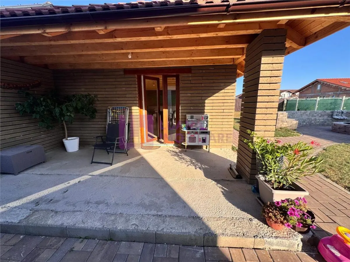 Casă 4 camere Cristian - poza 1
