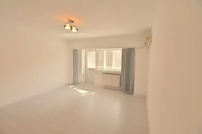 Inchiriere 2 Camere Stradal Bd Decebal Rond Alba Iulia Gol Ideal Sediu / Birou - Bucuresti