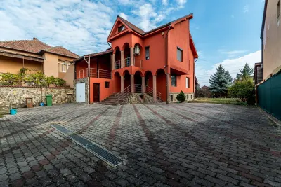 Vila 6 camere - Garaj si Gradina - Gradiste - COMISION 0 - Arad
