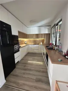 Casa deosebita cu 4 camere in Sasar - Sasar