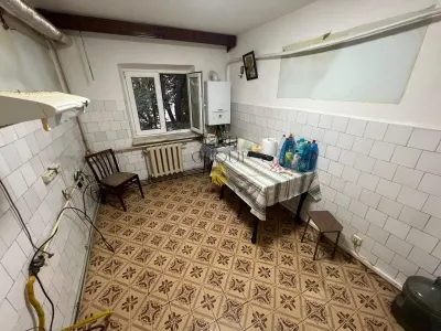 Apartament cu 3 camere | Etaj 3/3 | 80 mp | 2 Stejari | CEC - Focsani