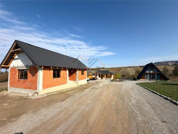 Casă 4 camere Hotar - poza 2