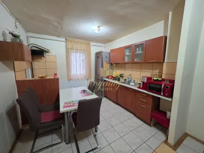 Apartament 3 camere, decomandat, ETAJ 1, 2 bai, 2 balcoane- Zona Dorobanti - Timisoara