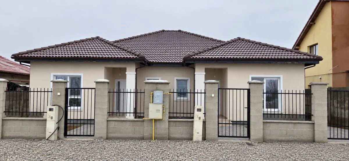 Casă 3 camere Moșnița Nouă - poza 1