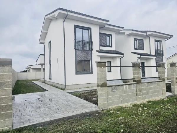 Casă 4 camere Moșnița Veche - poza 1