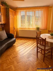 Apartament 2 camere in centrul orasului Covasna:decomandat,etaj 1, luminos si calduros - Covasna