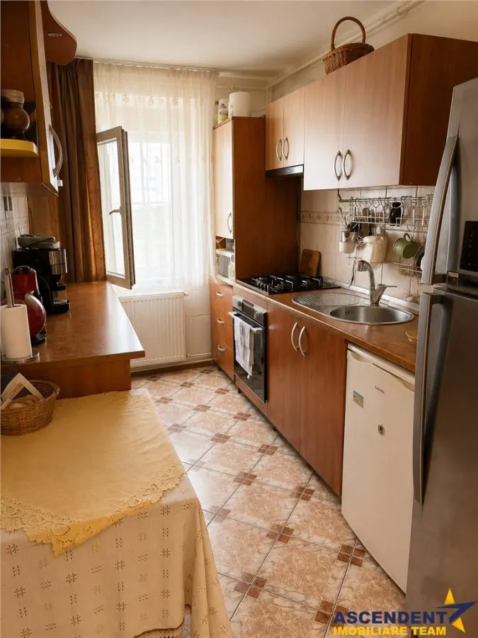 Apartament 3 camere Brașov - poza 1